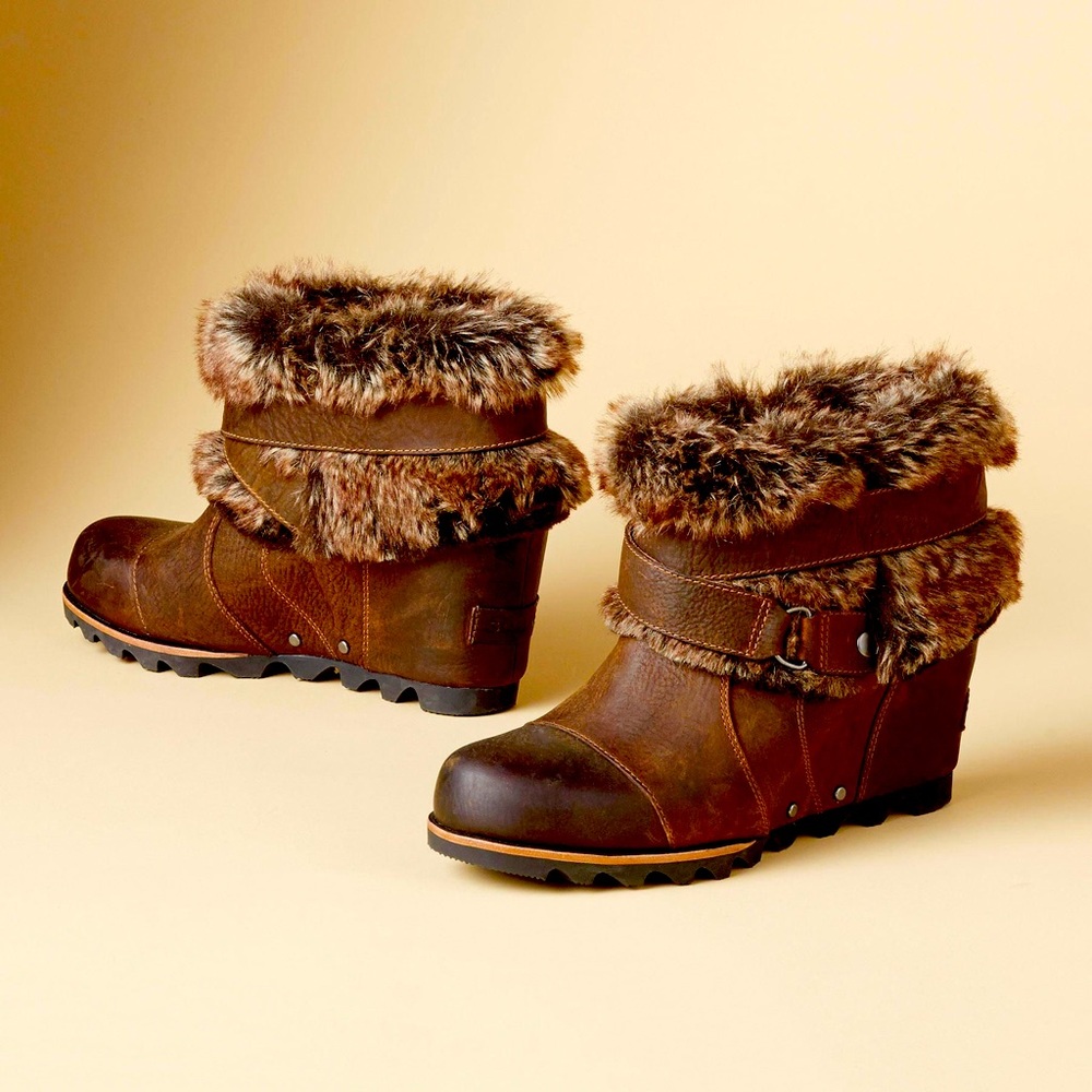 Sorel Joan of Arctic Wedge Faux Fur Size 9